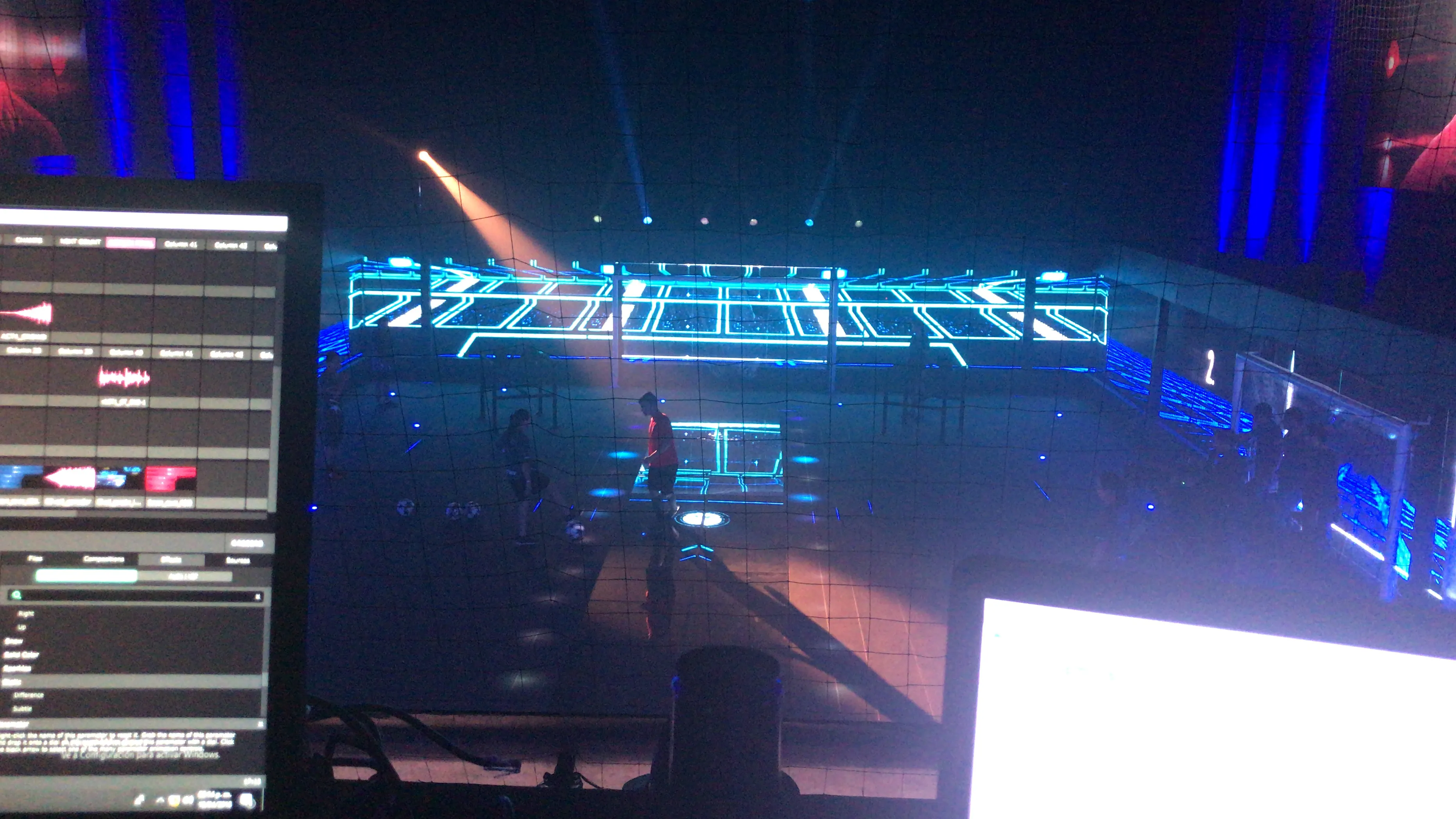 Diseño, desarrollo, programación e instalación para activación de marca de nissan 